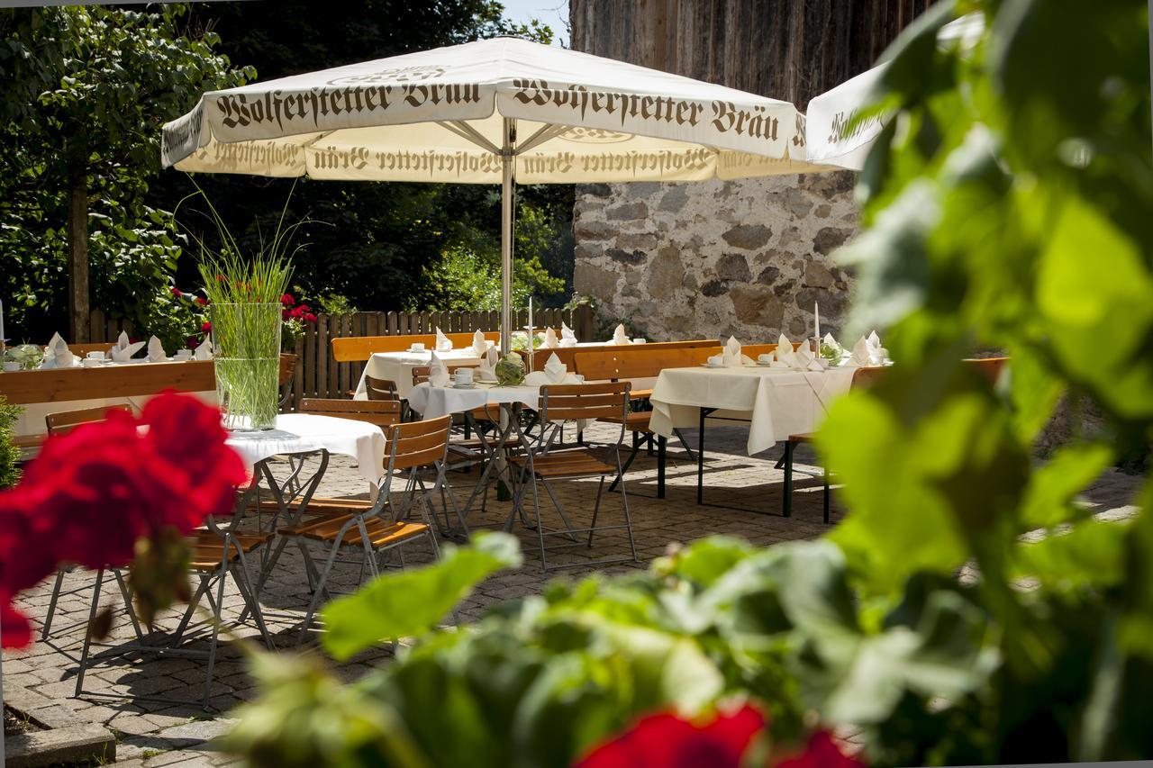 Hotel Wirtshaus Am Schloss Aicha vorm Wald Kültér fotó